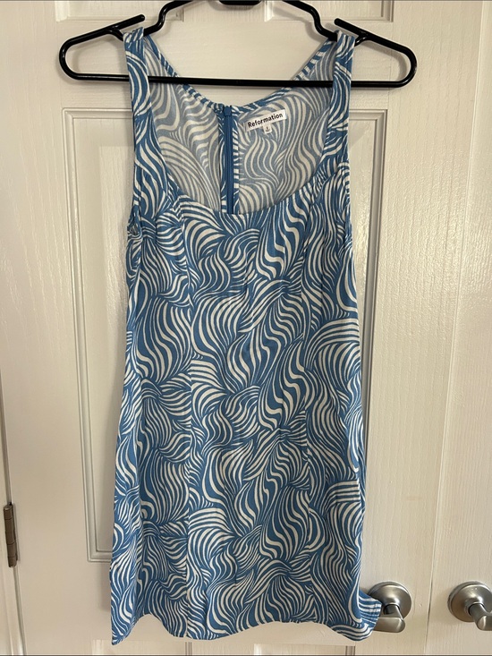 Reformation Dresses & Skirts - Reformation Blue & White Swirl Print Dress